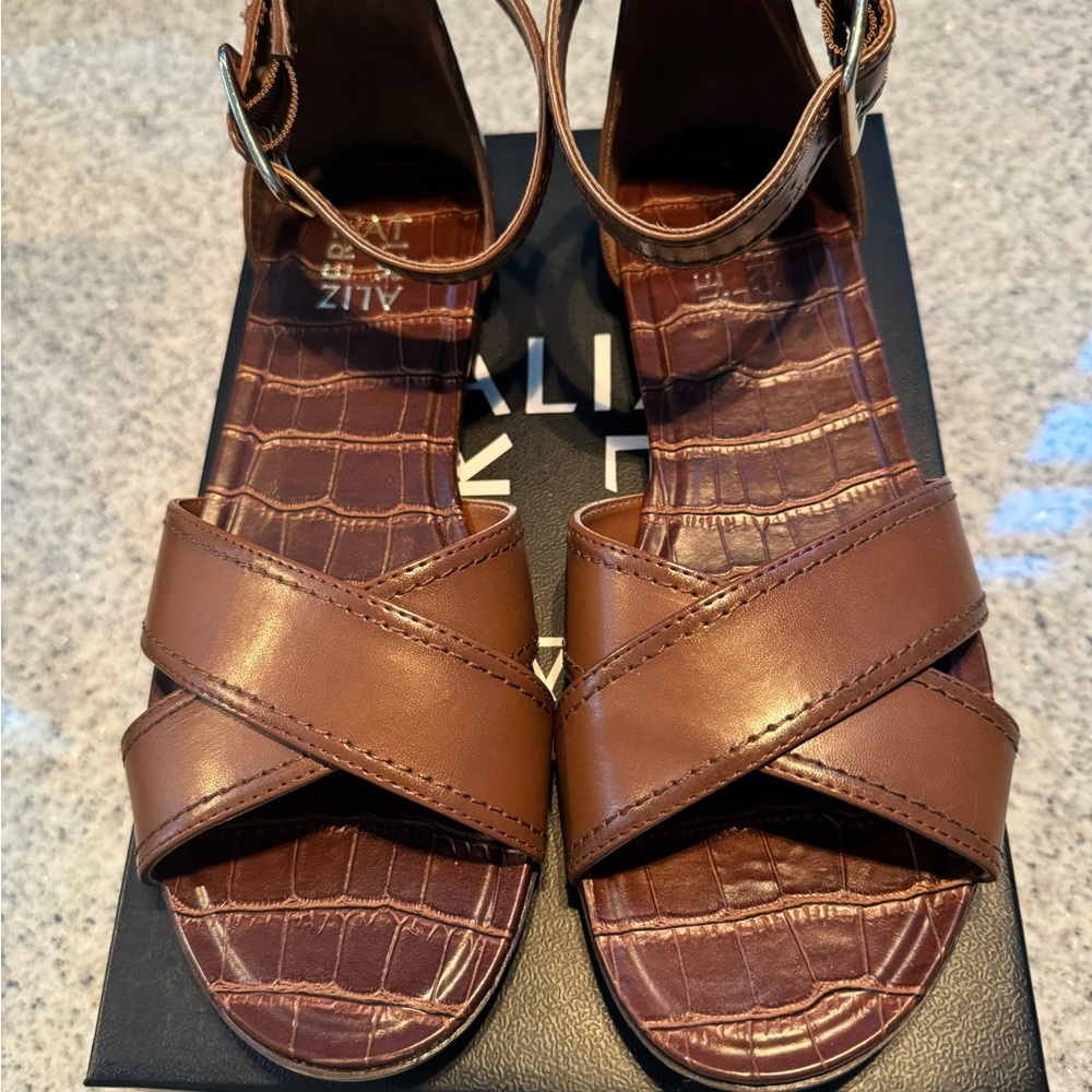 Women’s Naturalizer Sausalito Genuine Leather Sandals Size 8.5 M Brazil Nut